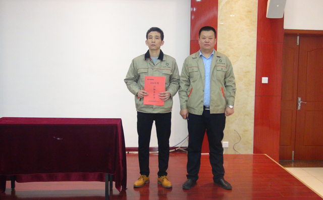 總經(jīng)理和生產(chǎn)部簽訂目標(biāo)責(zé)任書.jpg 總經(jīng)理和生產(chǎn)部簽訂目標(biāo)責(zé)任書.jpg